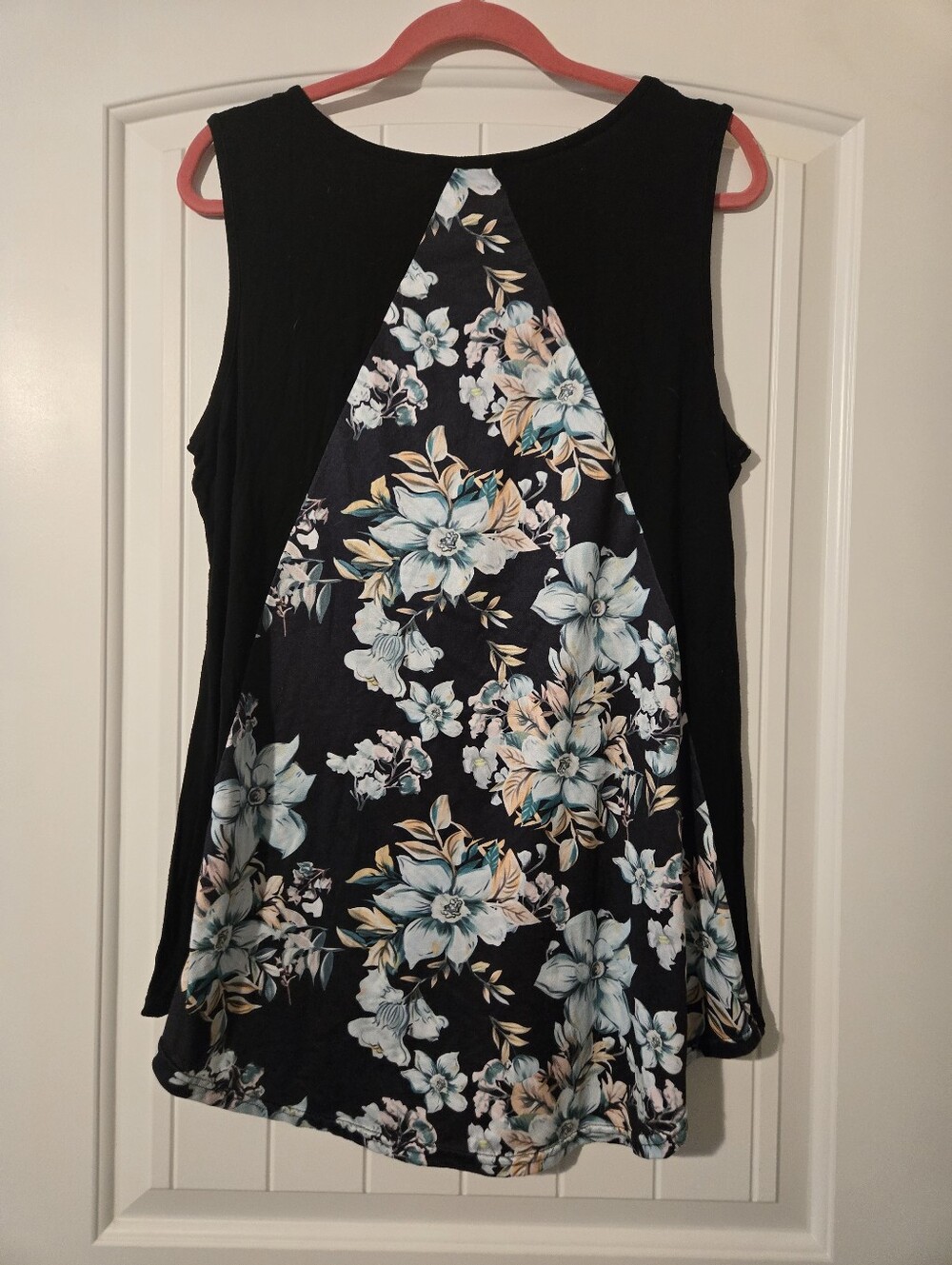 Dreagal Sleeveless Black Layered-Back Women's Top - Picture 4 of 4